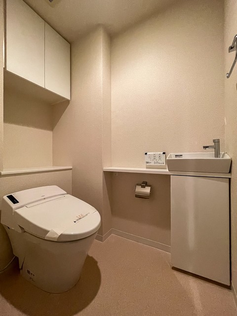トイレ　※写真は同タイプ住戸です。