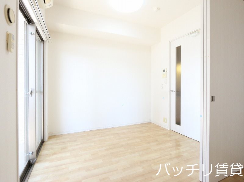 居室・リビング　別号室タイプの為、現状を優先致します。