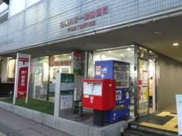 郵便局　札幌八軒郵便局（郵便局）まで581m