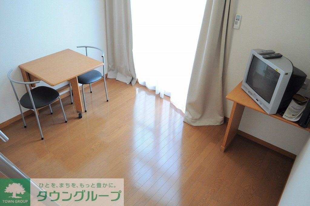 居室・リビング　床材は号室によって異なります