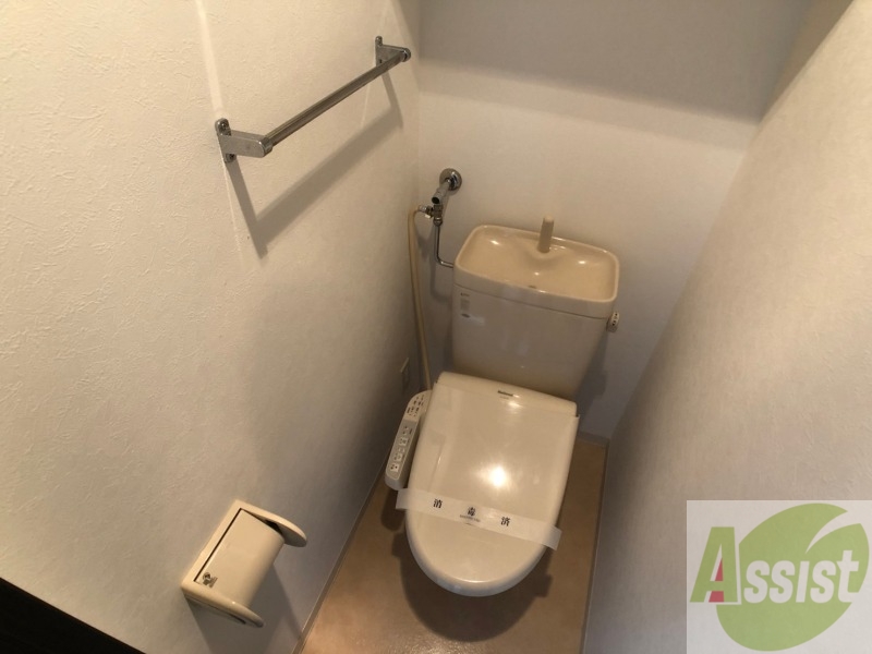 トイレ　こちらはトイレです。清潔感があり、安心して使用できます。