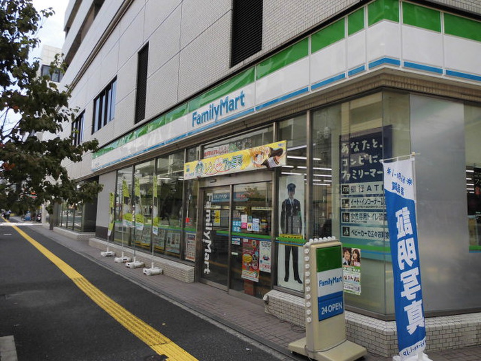 コンビニ　ファミリーマート 光町一丁目店（コンビニ）まで400m