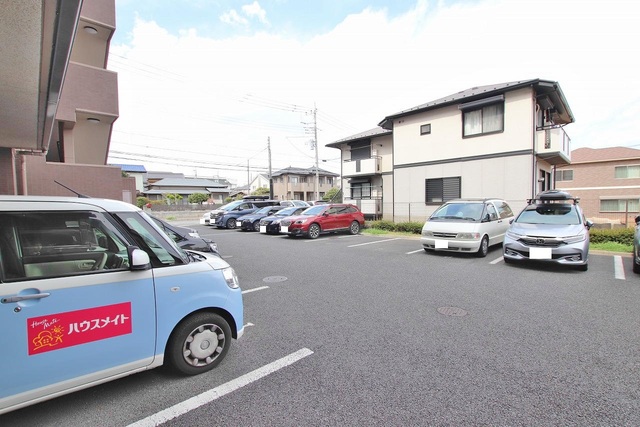 駐車場　★駐車場★（空き状況・使用料等詳細はご確認下さい）