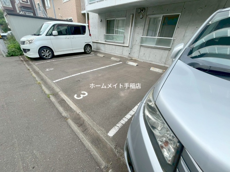 駐車場　駐車スペースでございます！