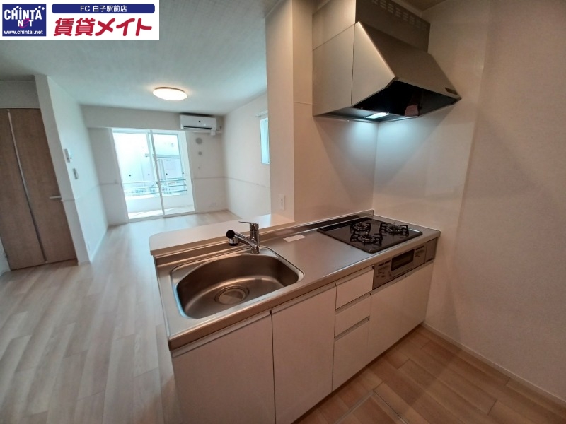 キッチン　同物件別部屋の写真
