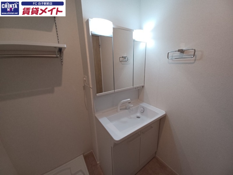 洗面設備　同物件別部屋の写真