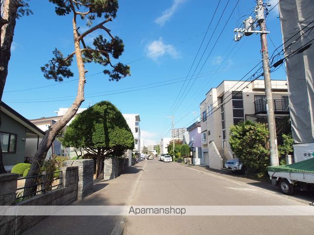 コンビニ　セブンイレブン（コンビニ）まで240m