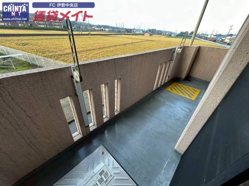 バルコニー　同物件別室画像