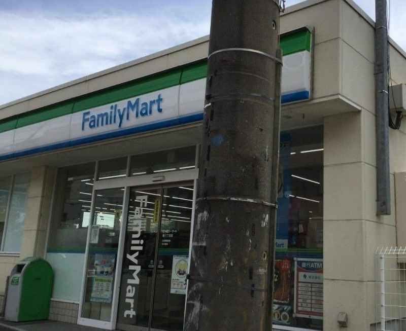 コンビニ　ファミリーマート堰三丁目店（コンビニ）まで560m