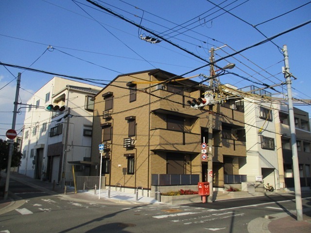 エストドミール東中浜 住居