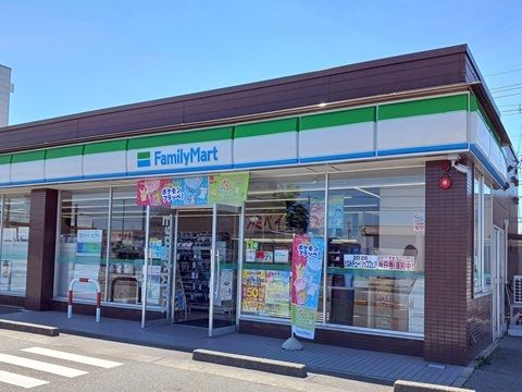 コンビニ　ファミリーマート富山中川原店（コンビニ）まで500m
