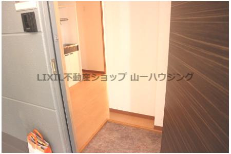 モンターナ元町の玄関写真