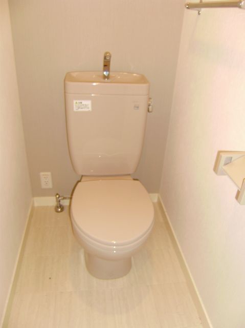 ＪＲ京浜東北線 大井町駅 徒歩8分 3階建 築19年のトイレ写真