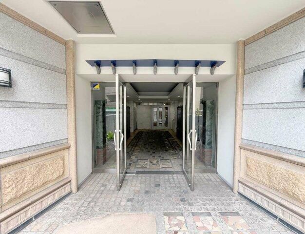 エントランス　建物の内部です