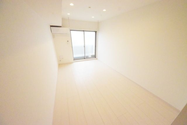 居室・リビング　白基調の綺麗なお部屋