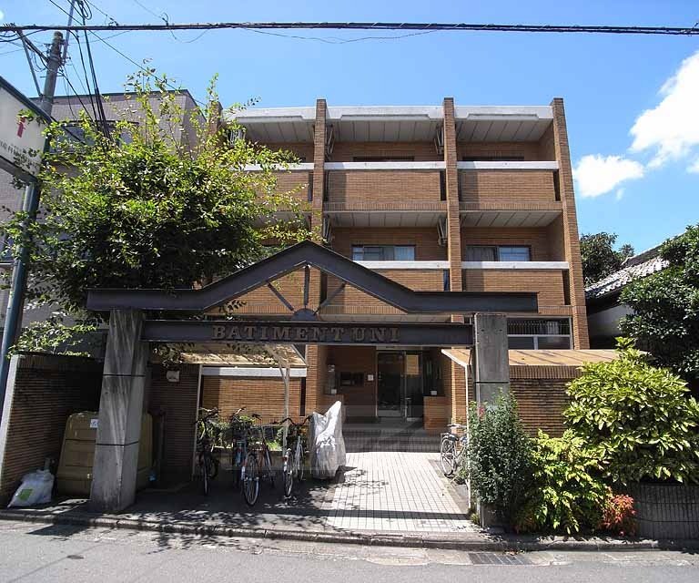 京都市伏見区銀座町２丁目のマンションの建物外観