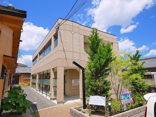 奈良市五条のマンションの建物外観
