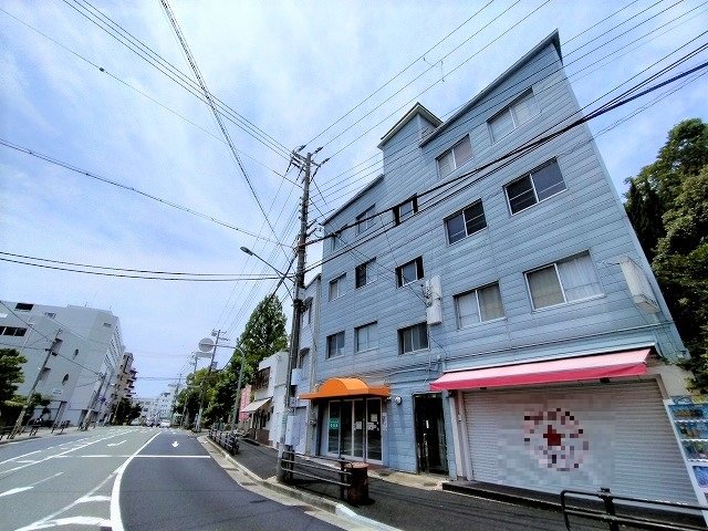 神戸市中央区諏訪山町のマンションの建物外観