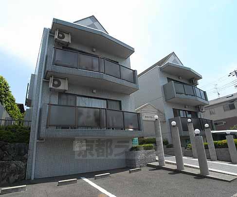 京都市伏見区深草石峰寺山町のマンションの建物外観