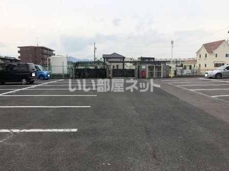 【東校グリーンハイツの駐車場】