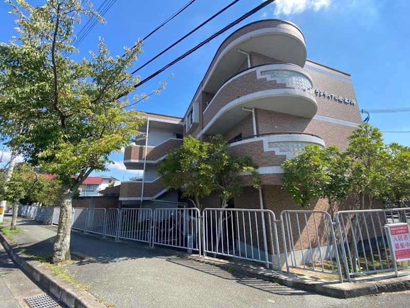 西宮市山口町上山口のマンションの建物外観