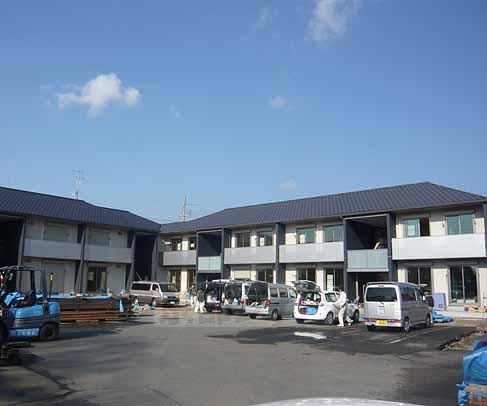 京都市右京区嵯峨野宮ノ元町のアパートの建物外観