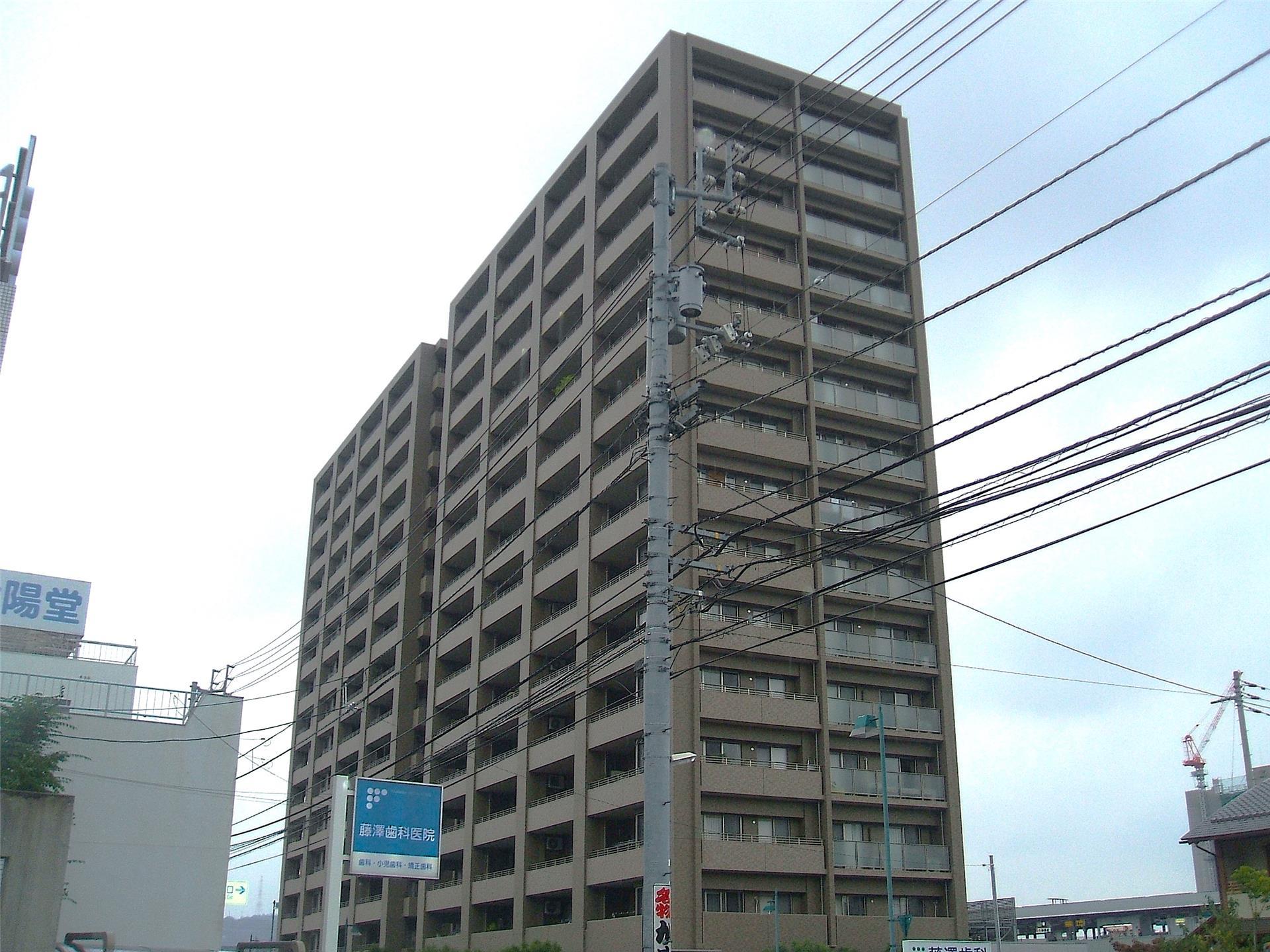 サーパス坂出駅前壱番館７０２号室の建物外観