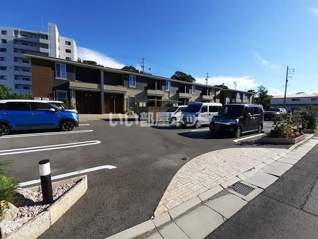 【コンフォート　レジデンス　伊賀の駐車場】