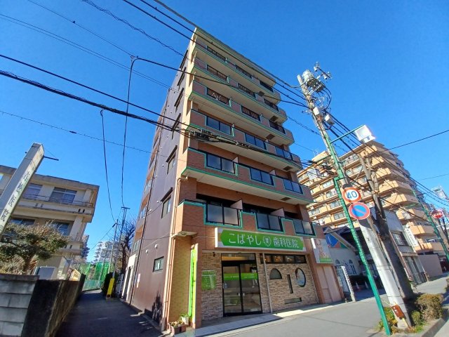 坂戸市日の出町のマンションの建物外観