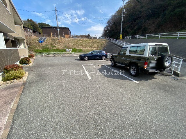 【呉市川尻町小仁方のアパートの駐車場】