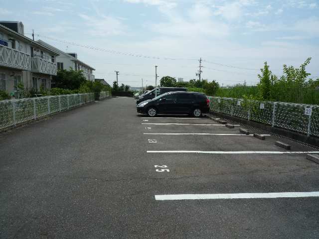 【クリアハウス杉　Ａ棟の駐車場】