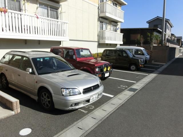 【柏市小青田のアパートの駐車場】