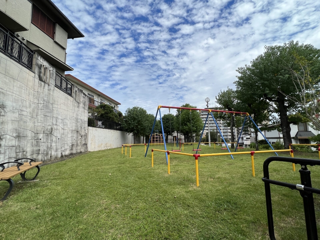 【豊中市東豊中町のマンションの公園】