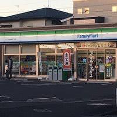 コンビニ　ファミリーマート（コンビニ）まで151m