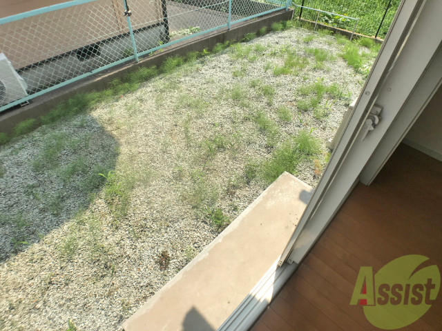 バルコニー　バルコニーは無いのですがスペースがありますね。