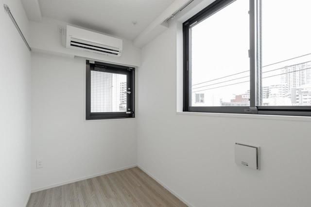 その他部屋・スペース　落ち着いた色調の寝室です