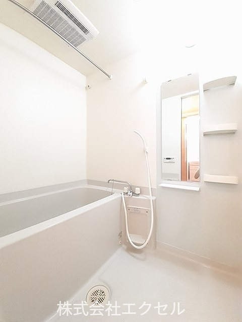 バス・シャワールーム　嬉しい追い焚き機能付きです。