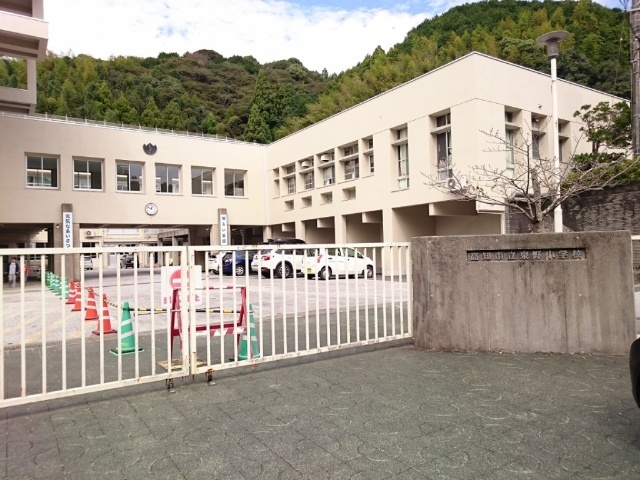 小学校　高知市立泉野小学校（小学校）まで1004m