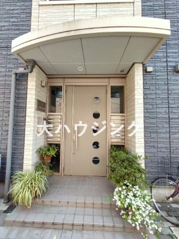 エントランス　その他部屋写真もございます