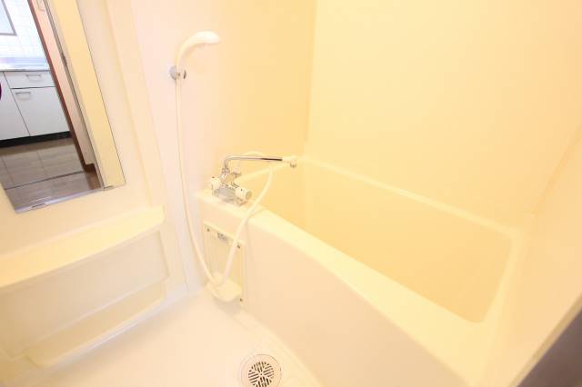 バス・シャワールーム　お風呂もついてますよ。人気のお風呂トイレ別です。