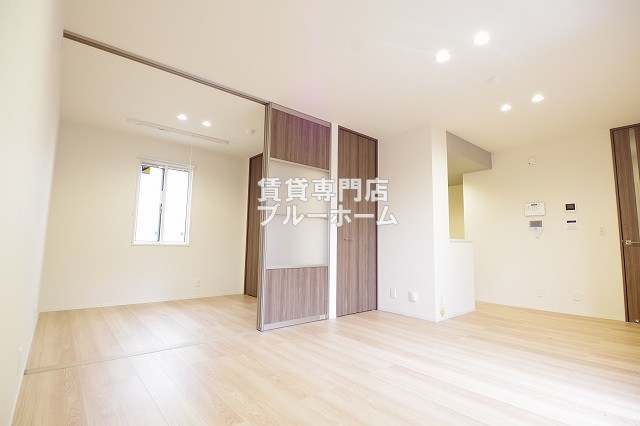 居室・リビング　13.2帖の広いリビングです！