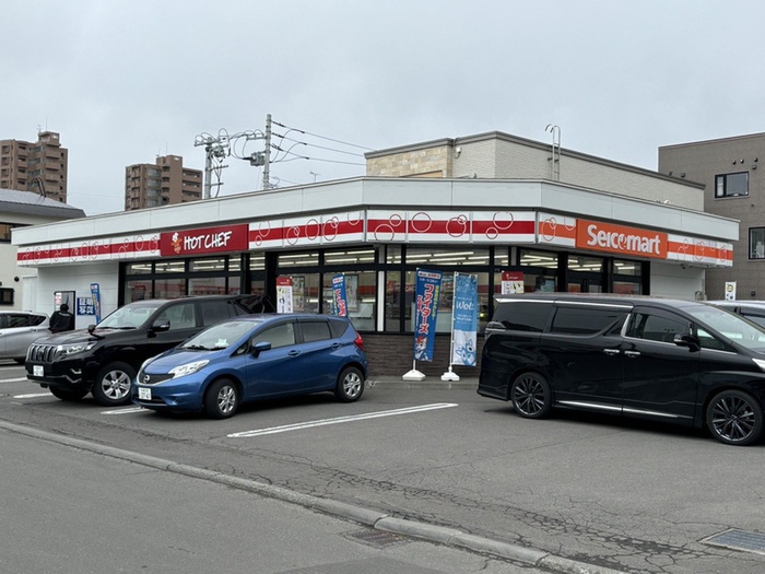 コンビニ　セイコーマート（コンビニ）まで900m