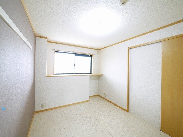 その他部屋・スペース　お子様の勉強机などを置いても大丈夫です。