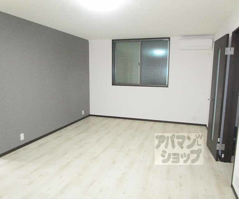 居室・リビング　１０１号室の写真です。