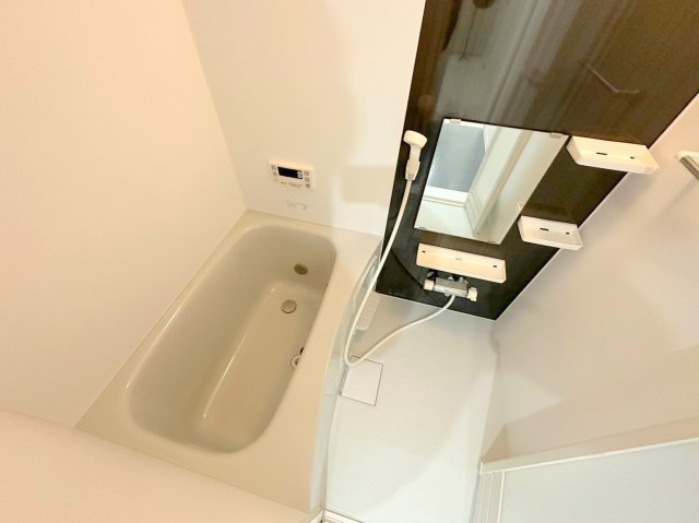バス・シャワールーム　広めのお風呂は一日の疲れを癒してくれます。