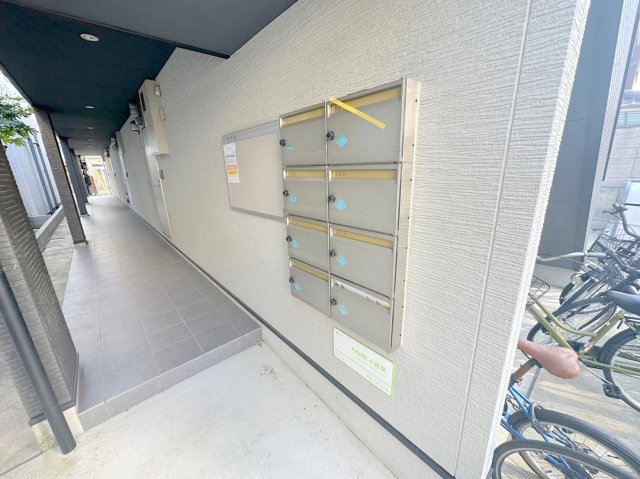 エントランス　エントランス周辺はいつもキレイに片付けられています。