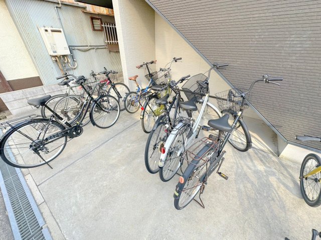 駐車場　敷地内には入居者専用の駐輪スペースもあります。