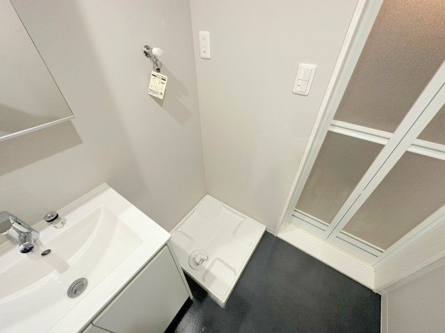 その他設備　室内に洗濯機置場があれば雨の日でも濡れる心配がございませんね