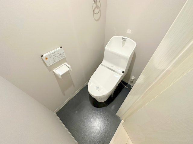 トイレ　綺麗なトイレにはウォシュレット標準装備です。