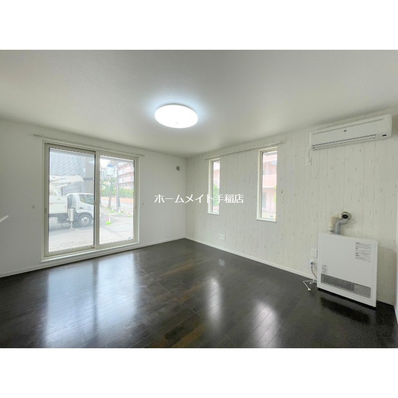 居室・リビング　明るく広々リビングスペース♪